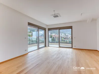 Deniz yakınında Bečići’de bulunan kompleks